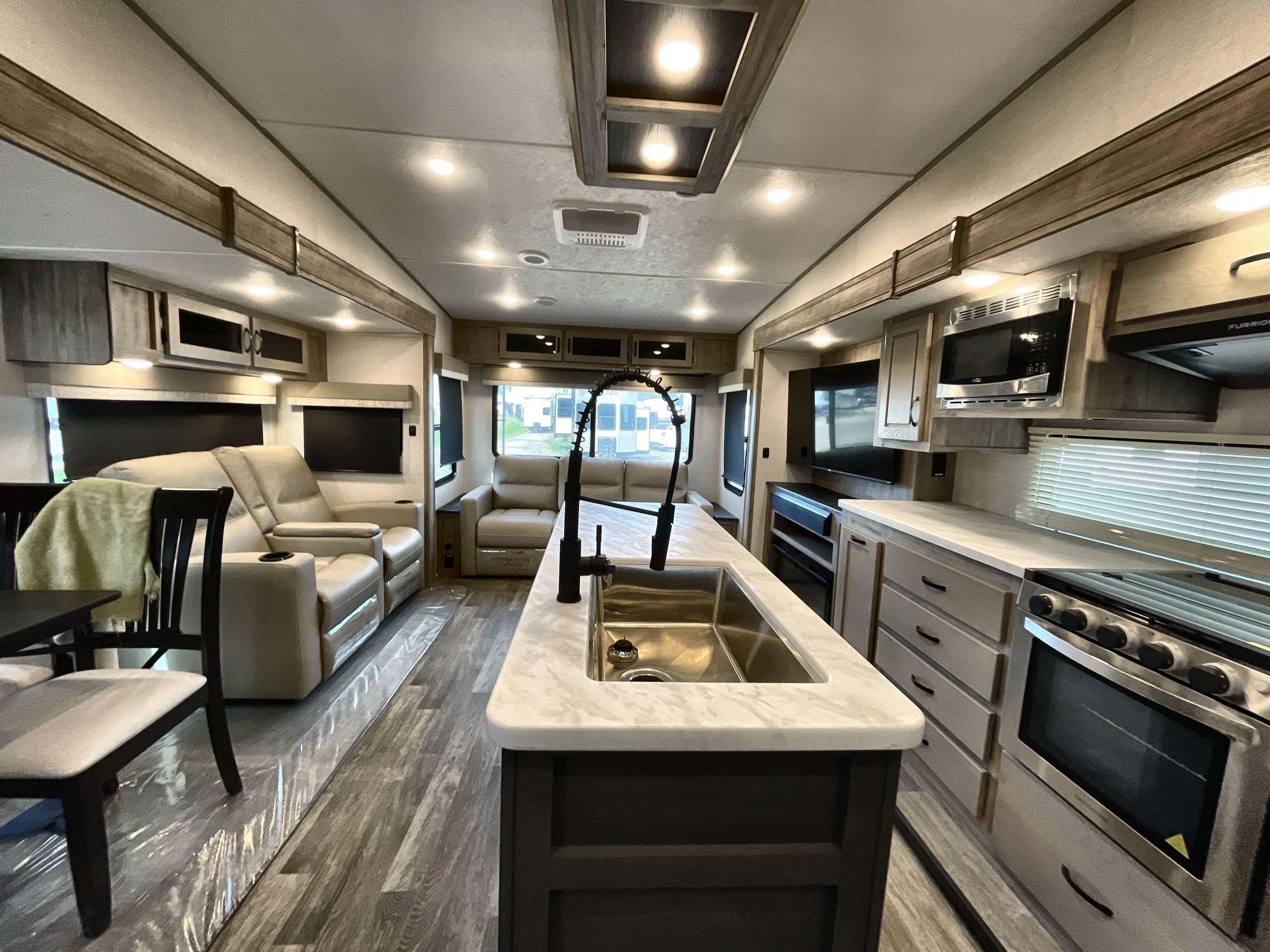 2024 Coachmen CHAPARRAL LITE 30RLS in hugo MN