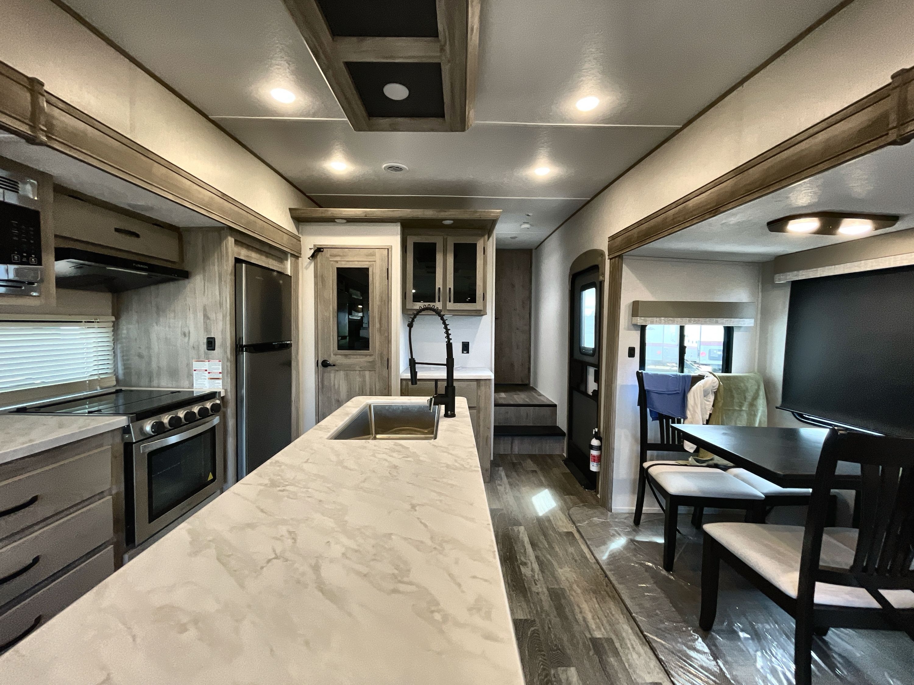 2024 Coachmen CHAPARRAL LITE 30RLS in hugo MN