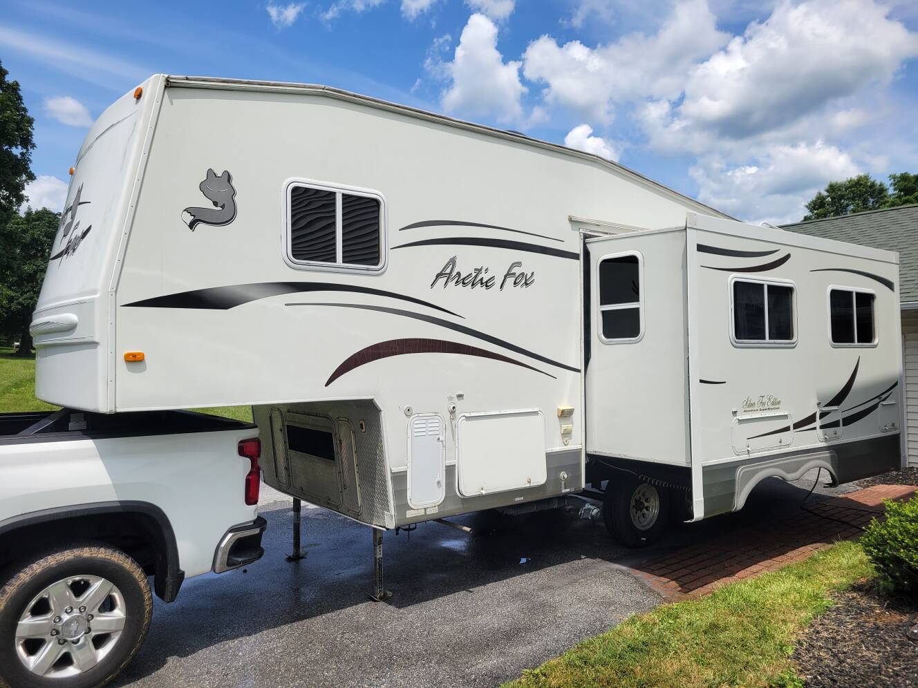 A photo of this 2008 Northwood Mfg ARCTIC SILVER FOX EDITION 27-5L