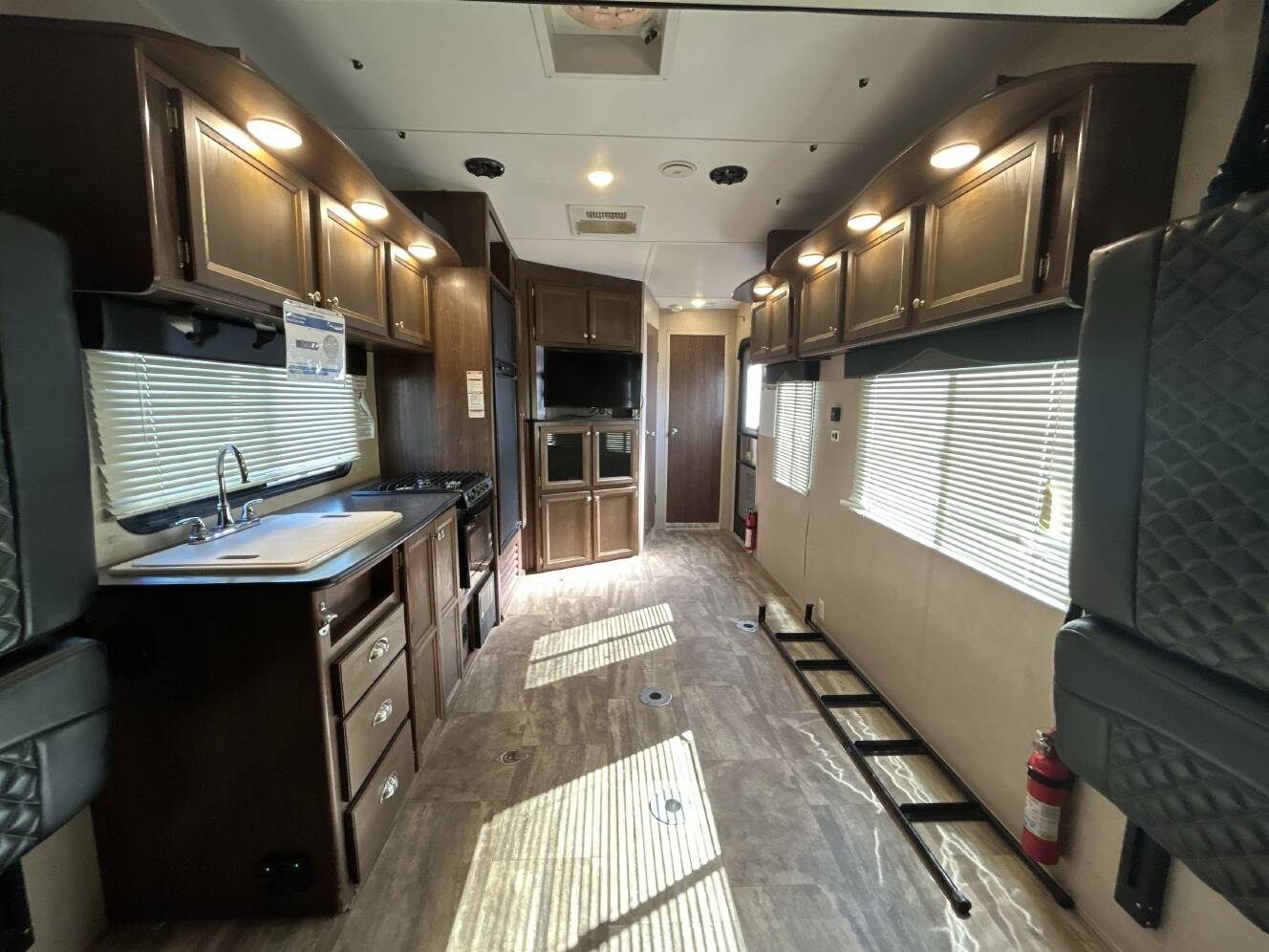 A photo of this 2017 Dutchmen RUBICON 2500