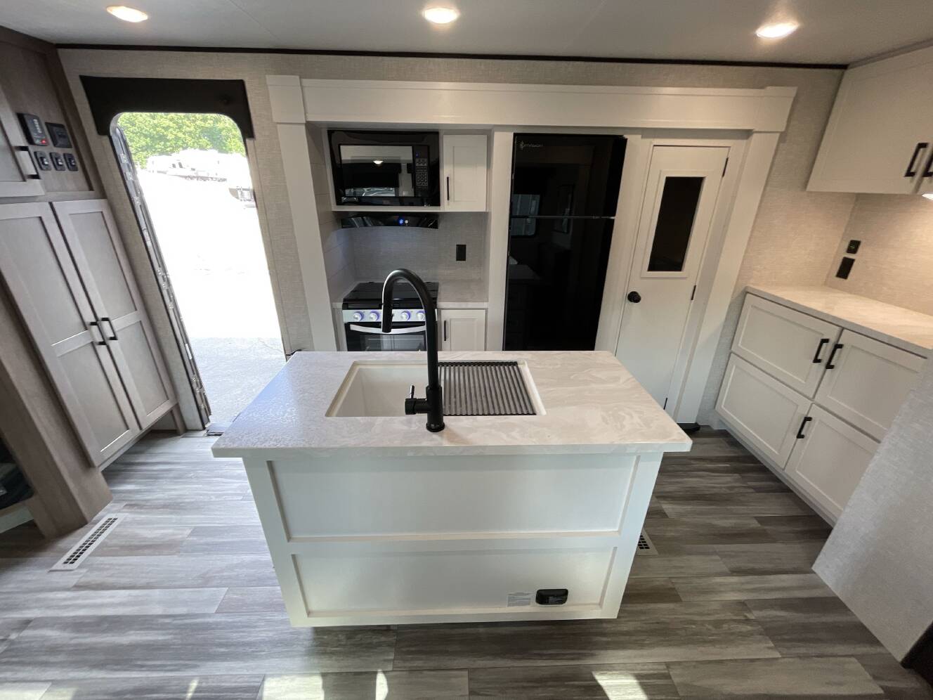A photo of this 2025 Jayco JAY FLIGHT SLX 333BTS
