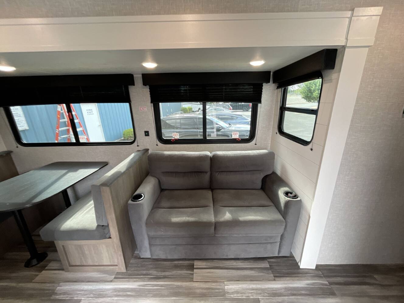 A photo of this 2025 Jayco JAY FLIGHT SLX 333BTS