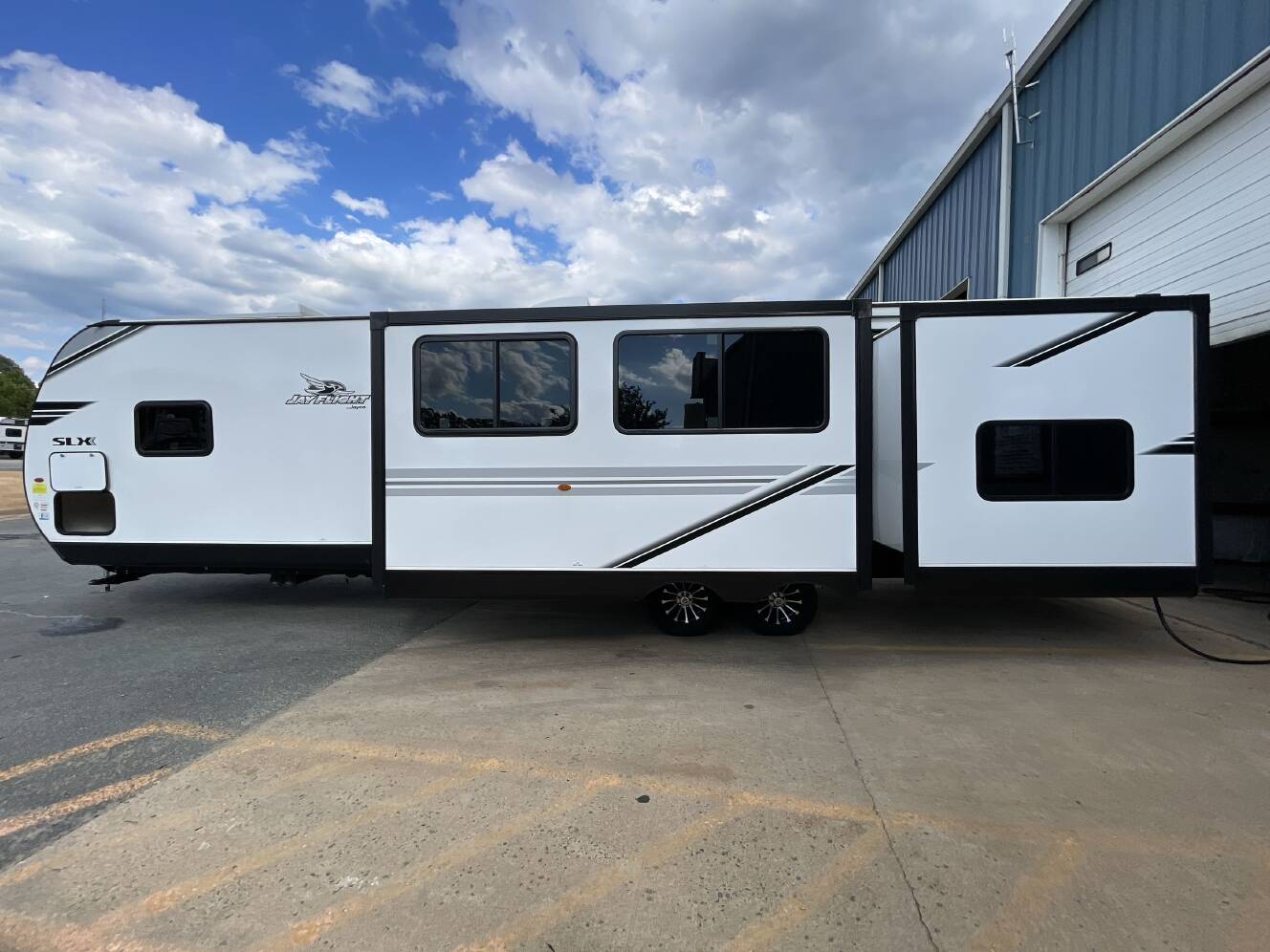 A photo of this 2025 Jayco JAY FLIGHT SLX 333BTS