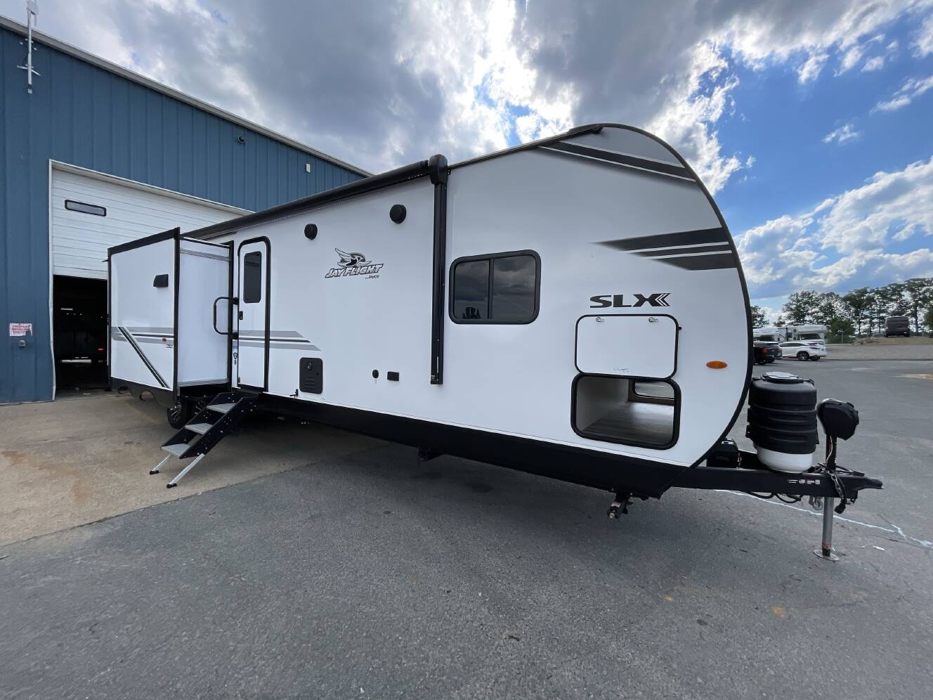 A photo of this 2025 Jayco JAY FLIGHT SLX 333BTS