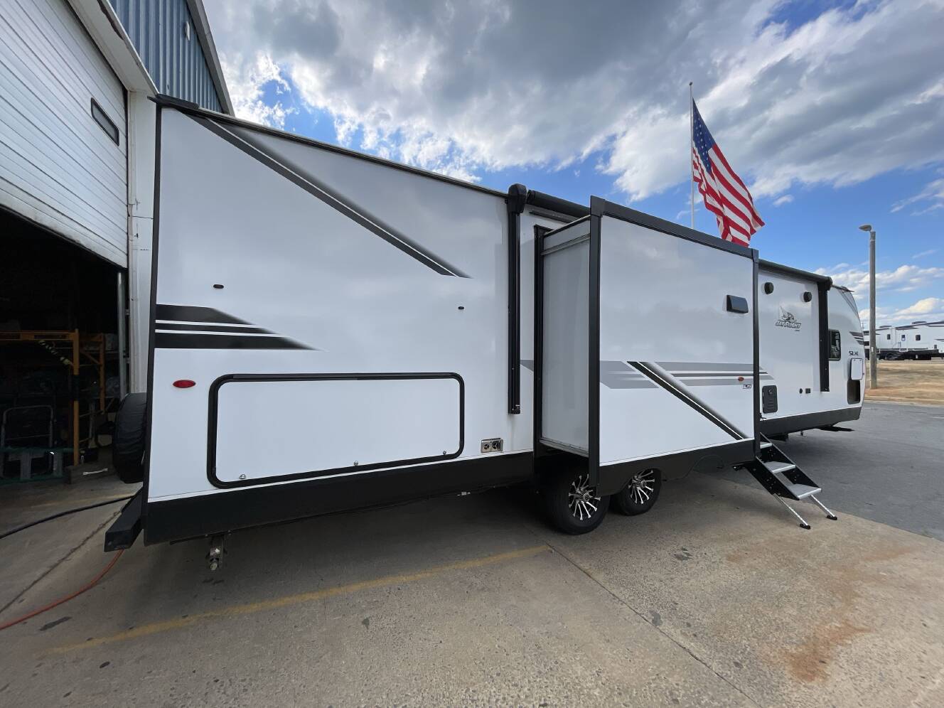 A photo of this 2025 Jayco JAY FLIGHT SLX 333BTS