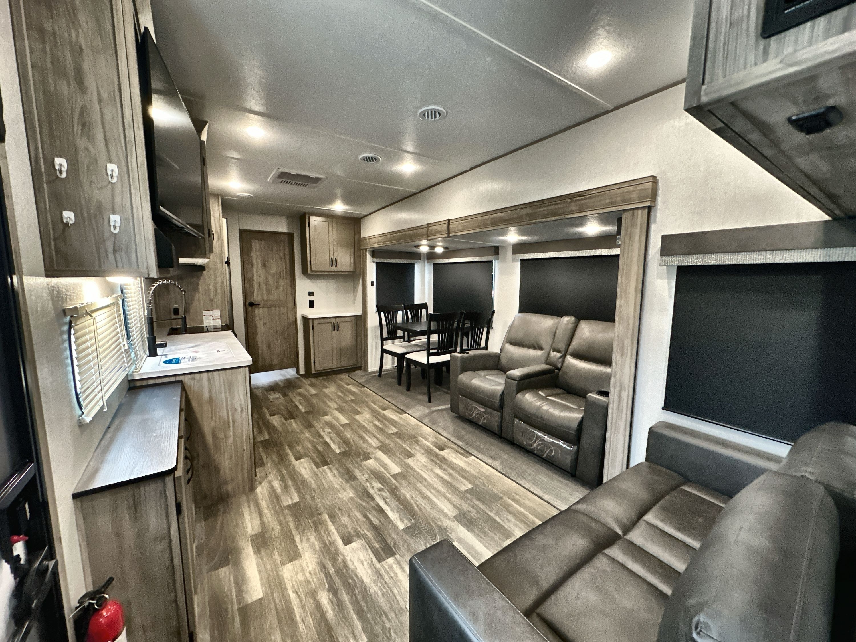 2024 Coachmen CHAPARRAL LITE 368TBH in houghton lake MI