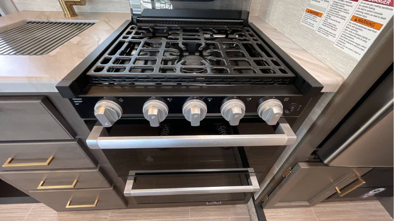 A photo of this 2025 Thor FREEDOM ELITE 22HEF