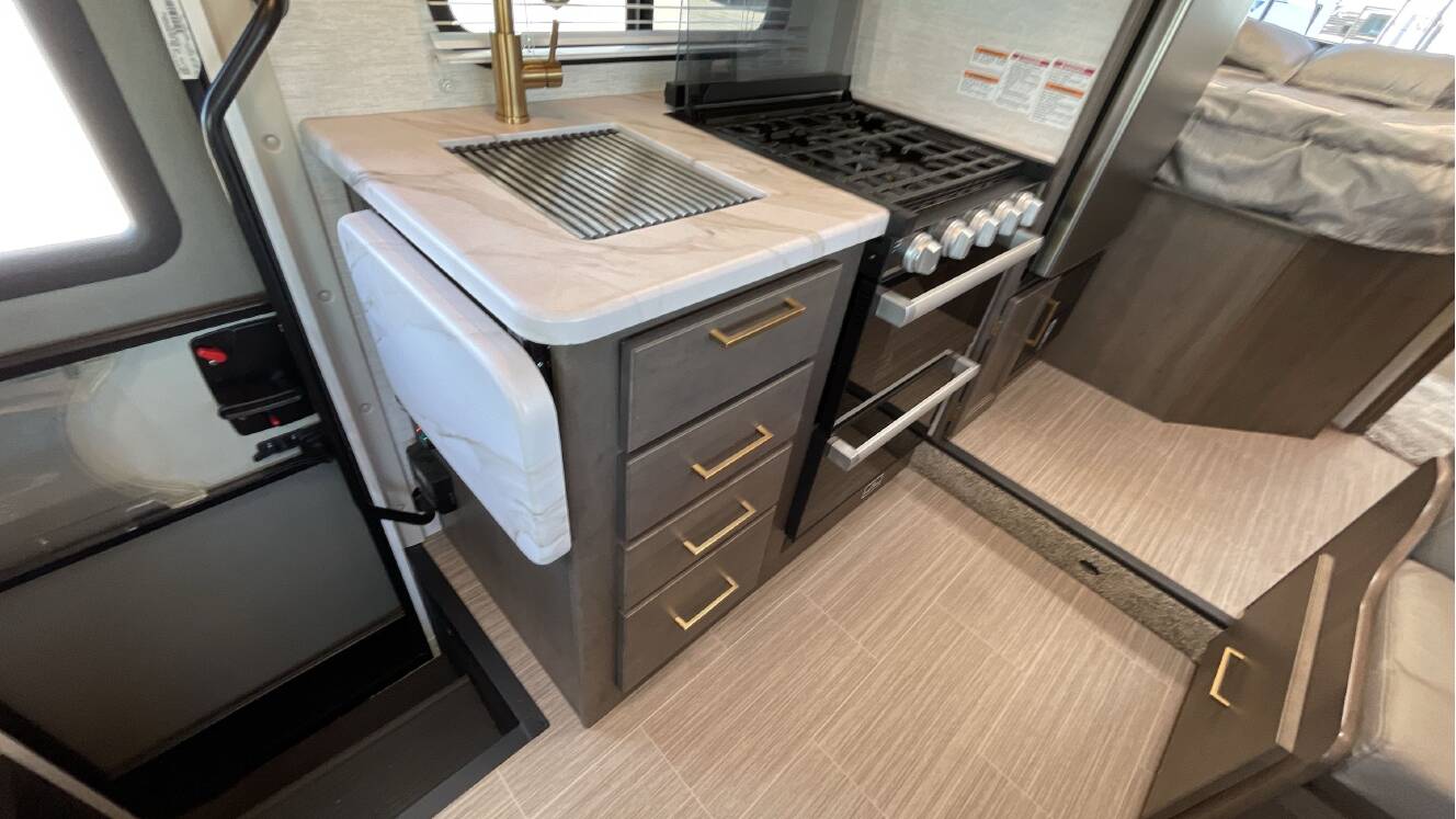 A photo of this 2025 Thor FREEDOM ELITE 22HEF