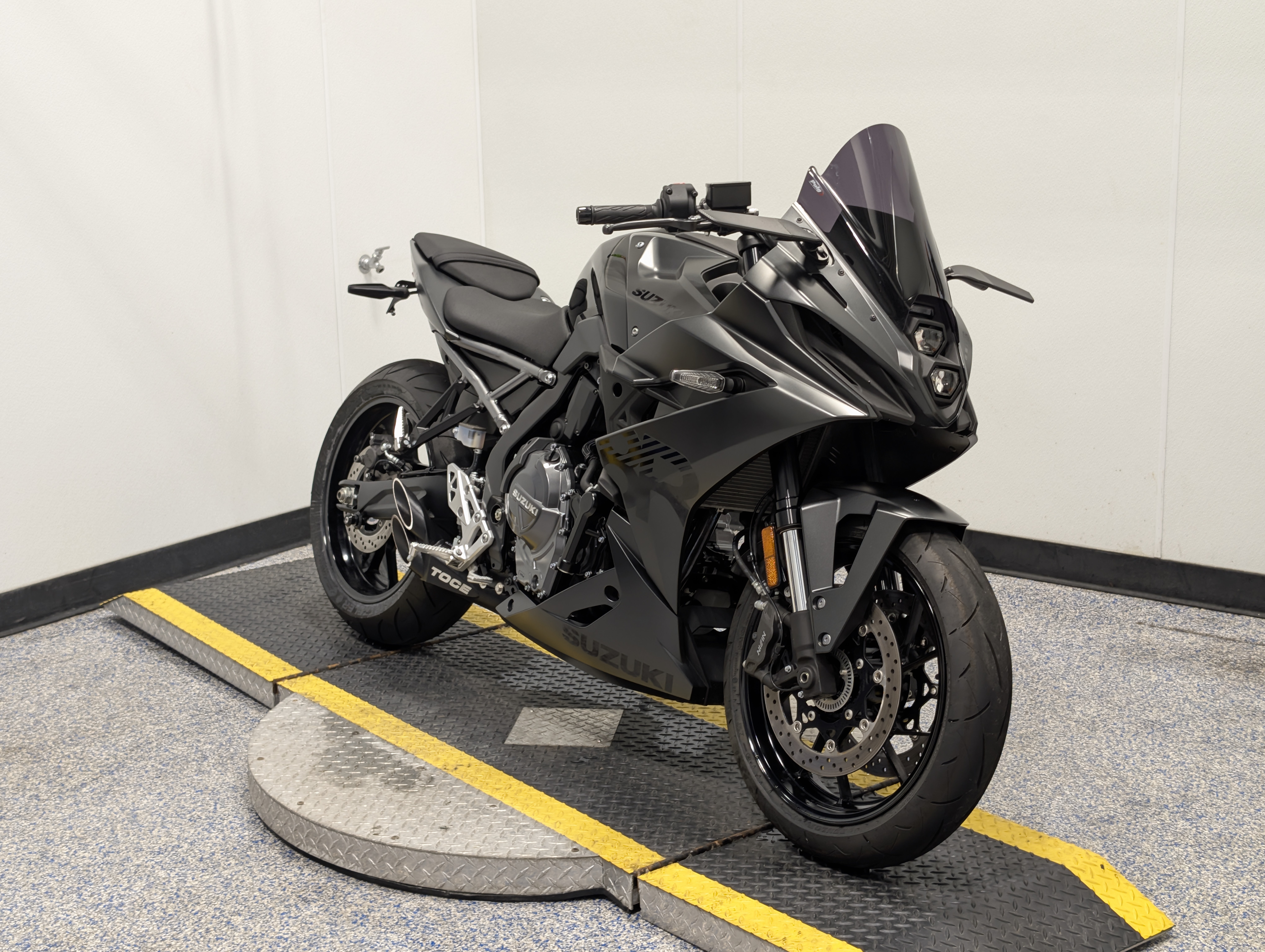 2025 Suzuki GSX 8R 8R in Auburn, MA