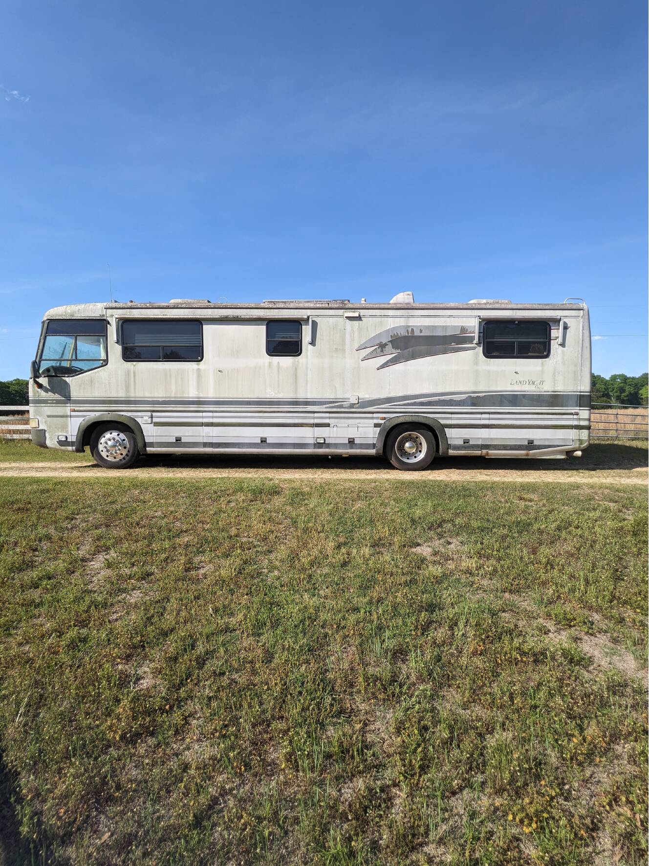 A photo of this 1987 Airstream 345
