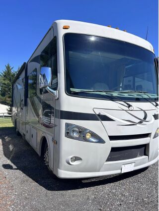 2014 THOR MOTOR COACH HURRICANE 34J