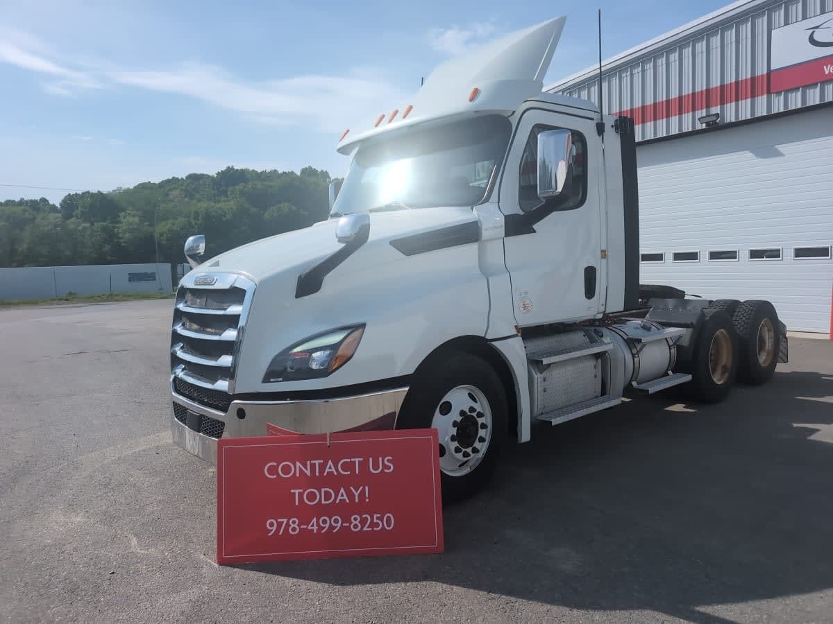 2020 FREIGHTLINER CASCADIA 126 in Salisbury, MA