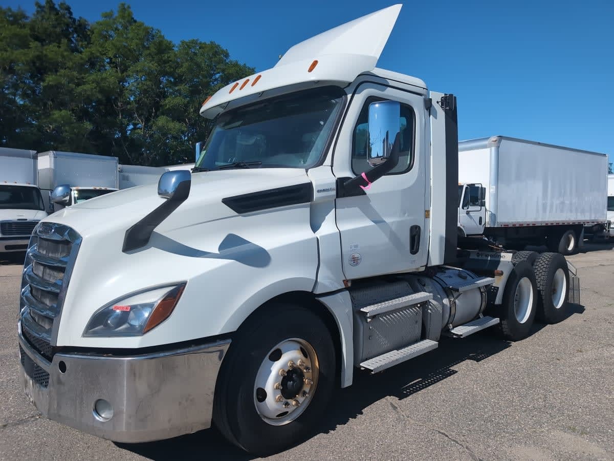 2020 FREIGHTLINER CASCADIA 126 in Salisbury, MA