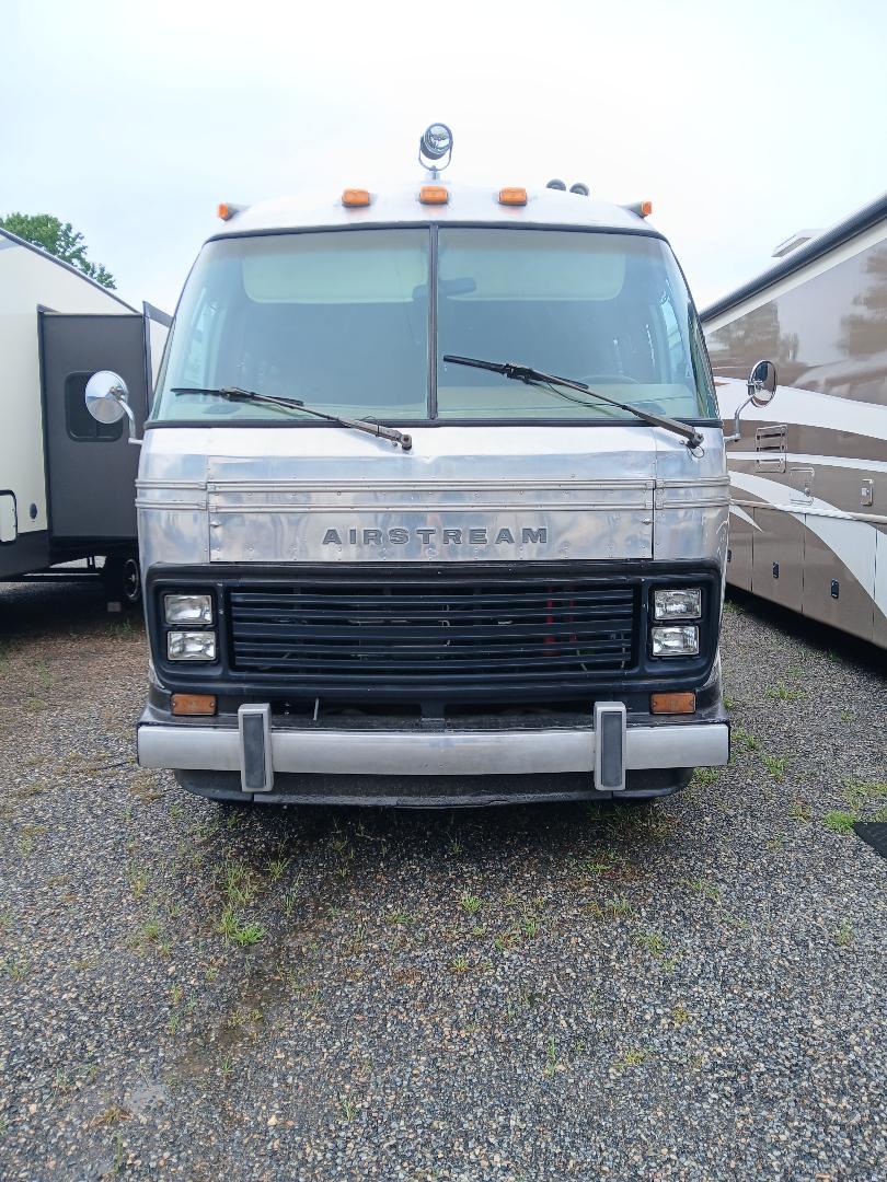 1984 Airstream 345 in de queen AR