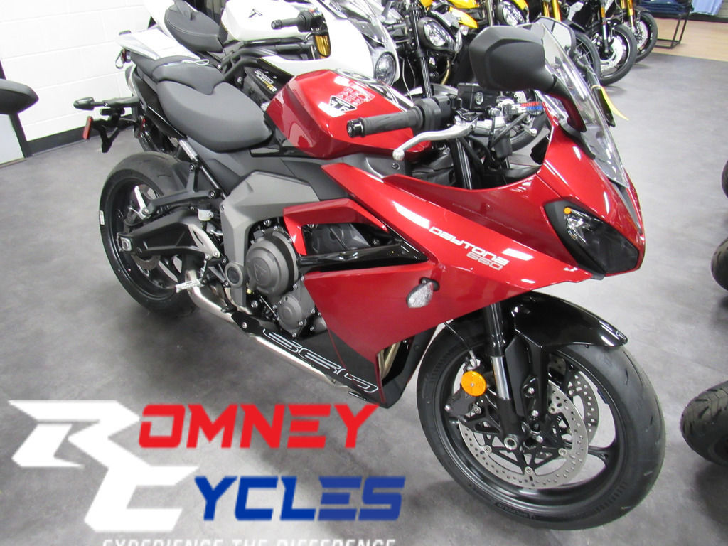 2025 Triumph Daytona 660 Carnival Red/Sapphire Black 660 in Romney, WV