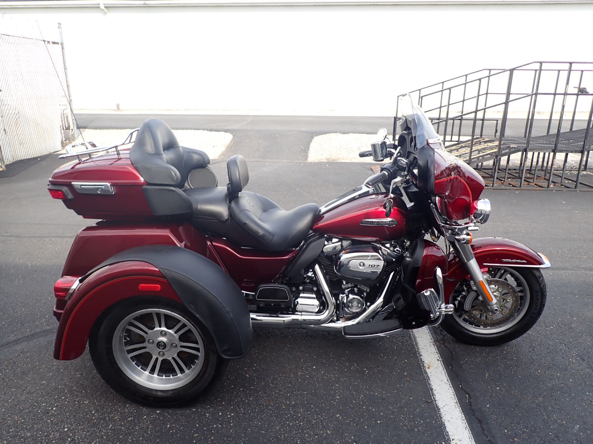2017 Harley-Davidson Tri Glide® Ultra ULTRA CLASSIC in Massillon, OH