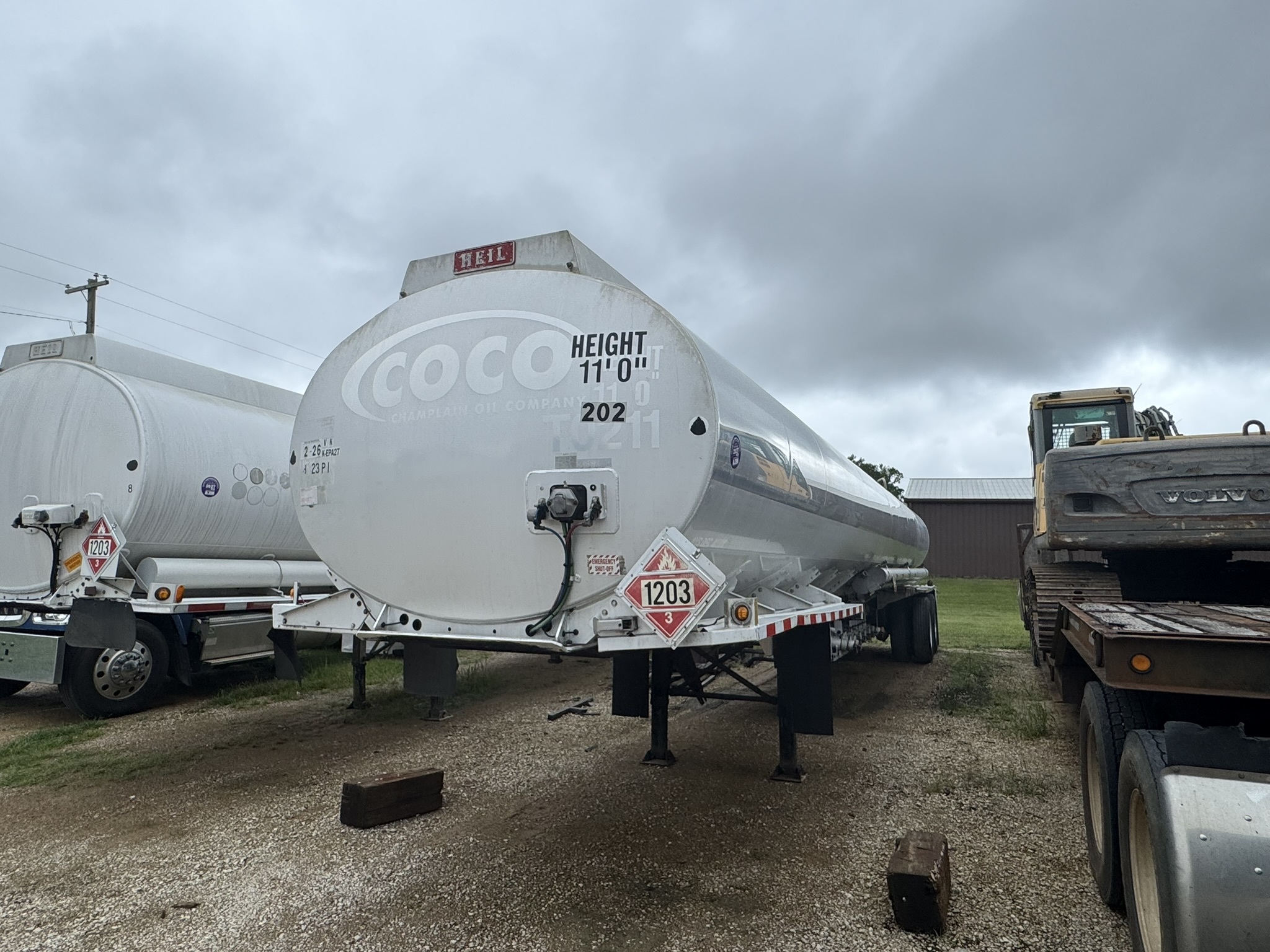 2002 HEIL 9200 Gallon 5 Compartment DOT 406 Gasoline Tanker in Philadelphia, MS