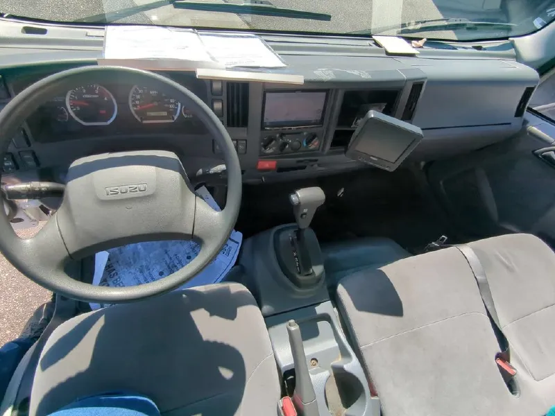 2017 ISUZU NRR