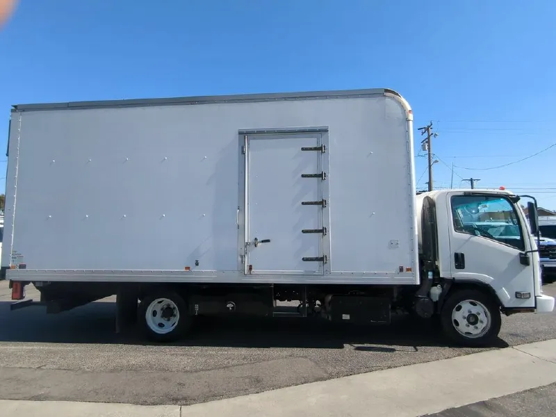 2017 ISUZU NRR