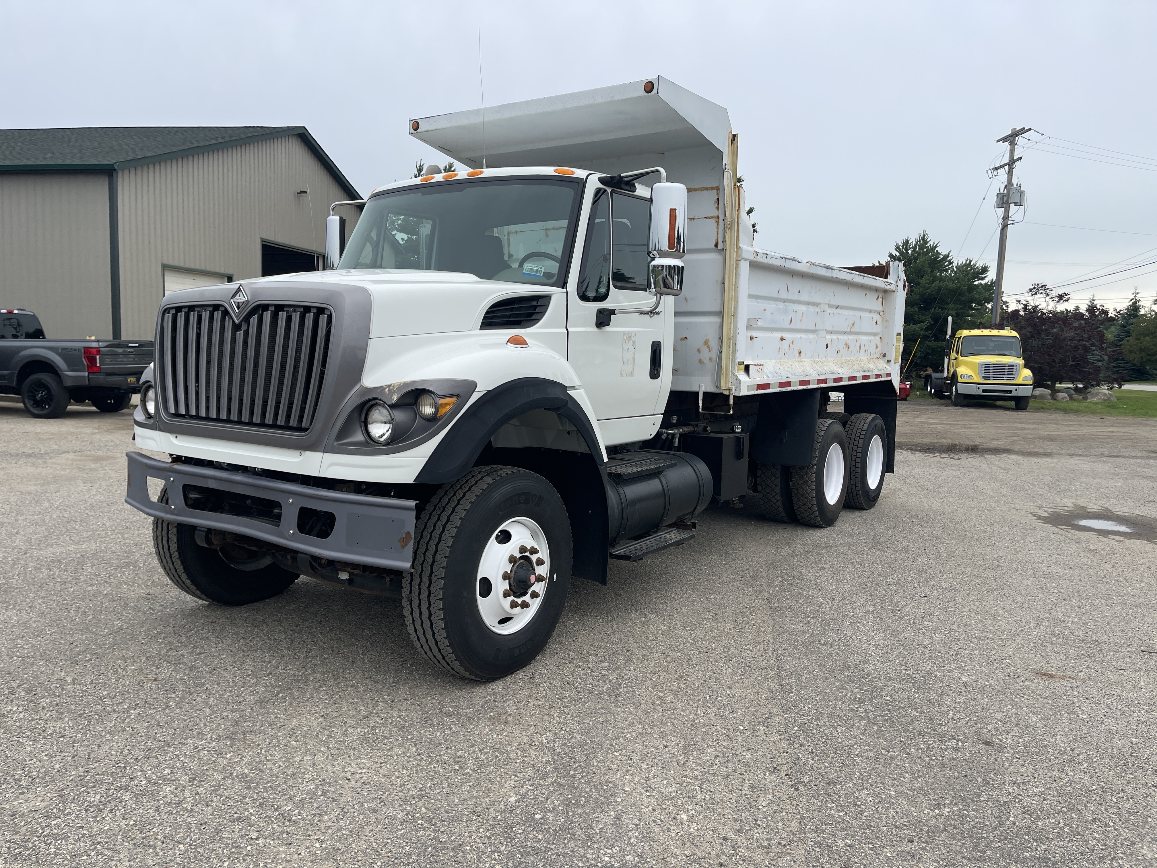 2009 INTERNATIONAL WORKSTAR 7600 in Grand Rapids, MI