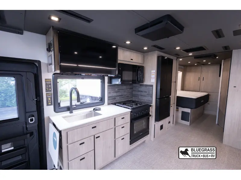 2026 GRAND DESIGN LINEAGE SERIES F 31ZW