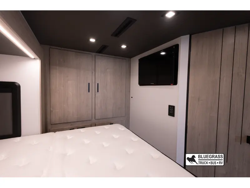 2026 GRAND DESIGN LINEAGE SERIES F 31ZW