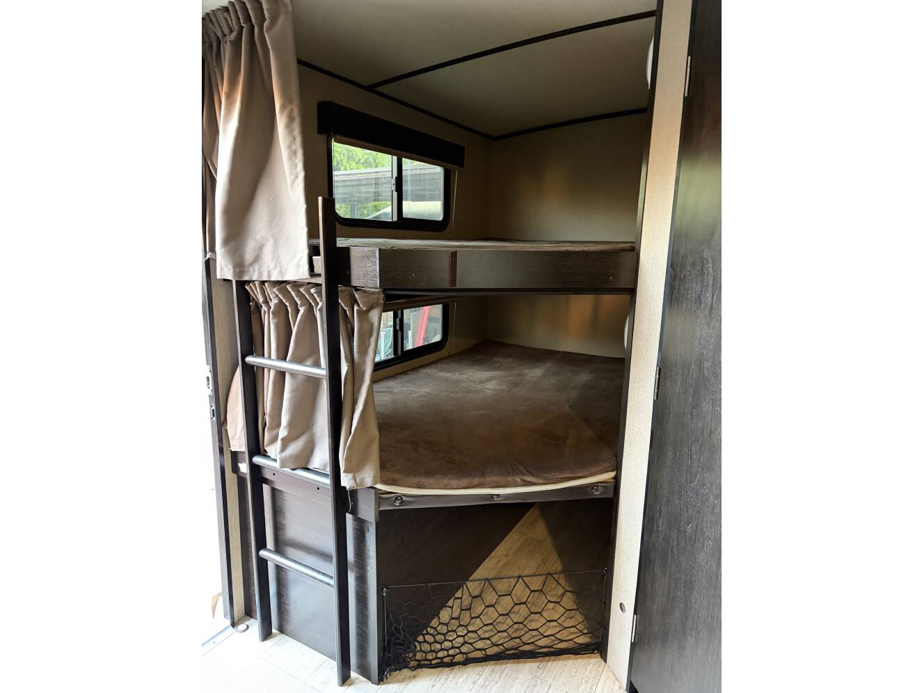 A photo of this 2017 Grand Design IMAGINE 2800BH