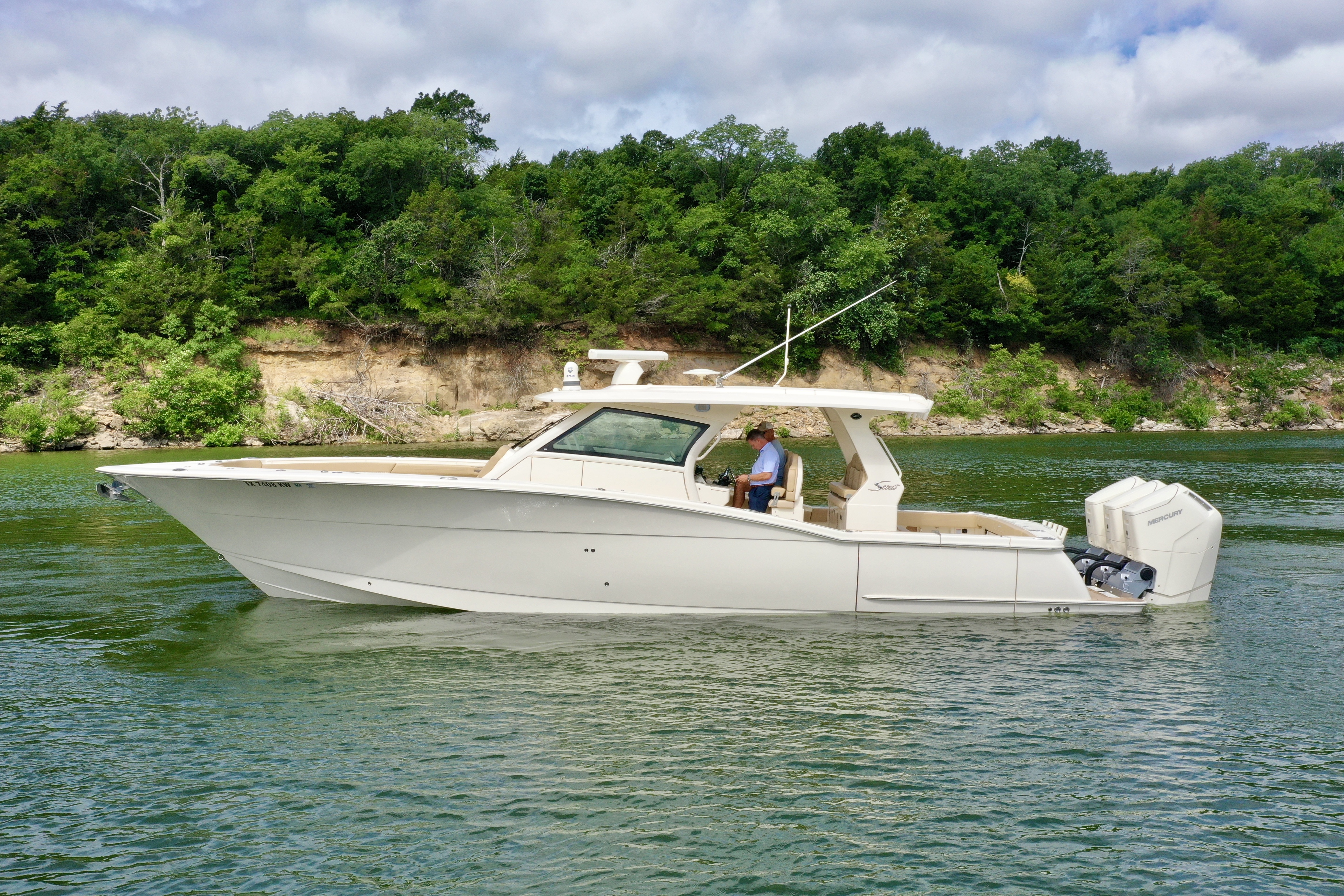 2023 Scout 425 LXF Fishing Boat boat
