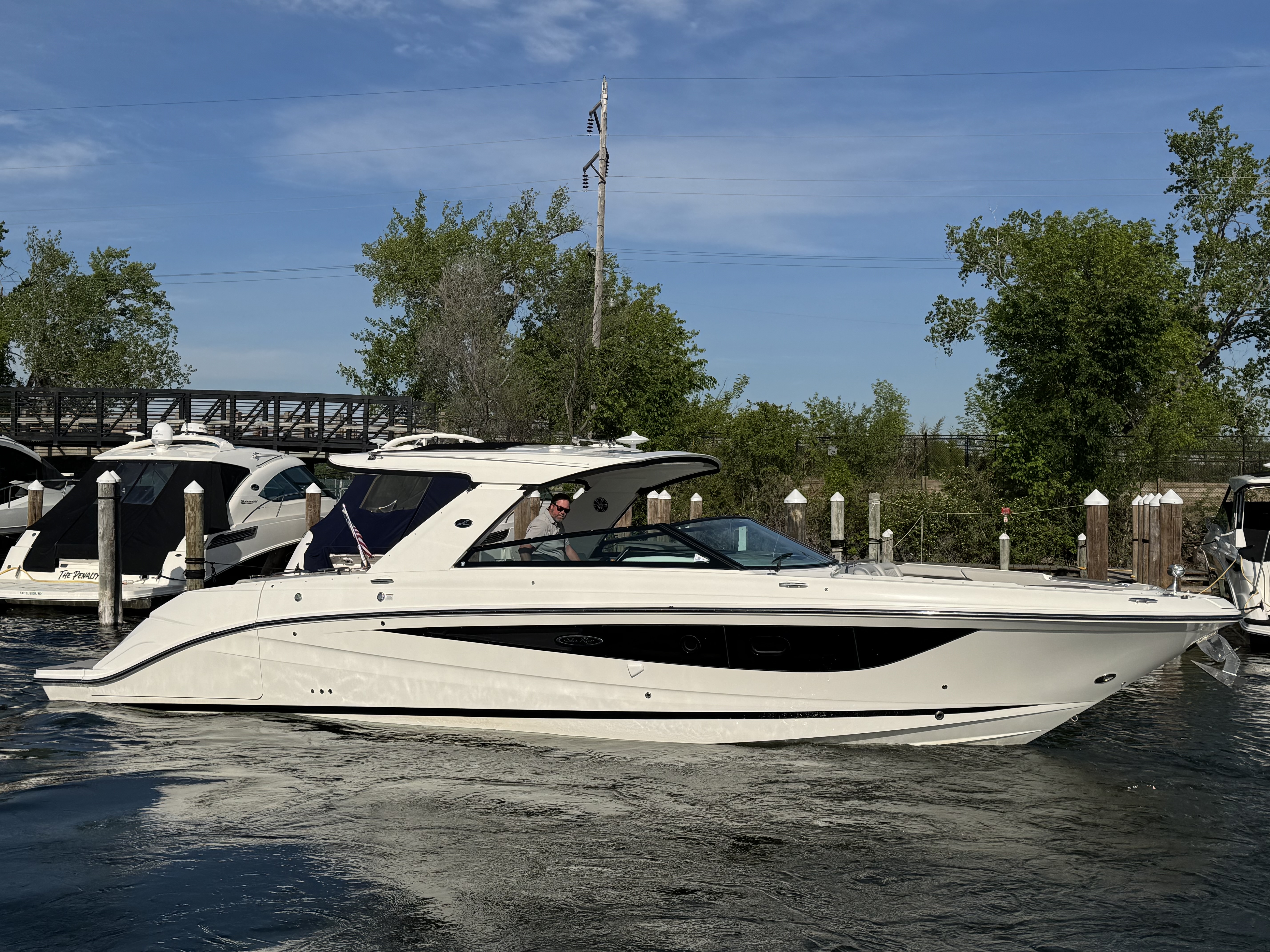 2023 Sea Ray 400 SLX W 230 in excelsior MN
