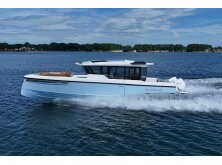 4 Amenity-Rich High-Performance Day Boats image