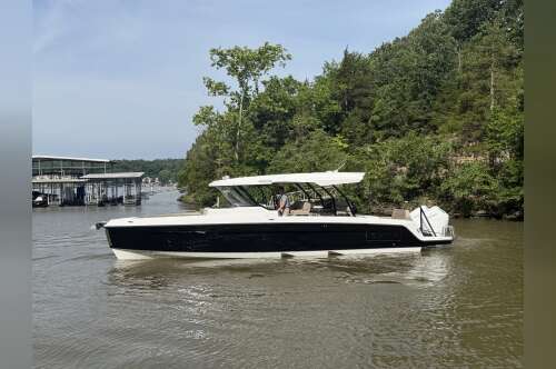 2026 Cruisers Yachts 38 VTR in lake ozark MO