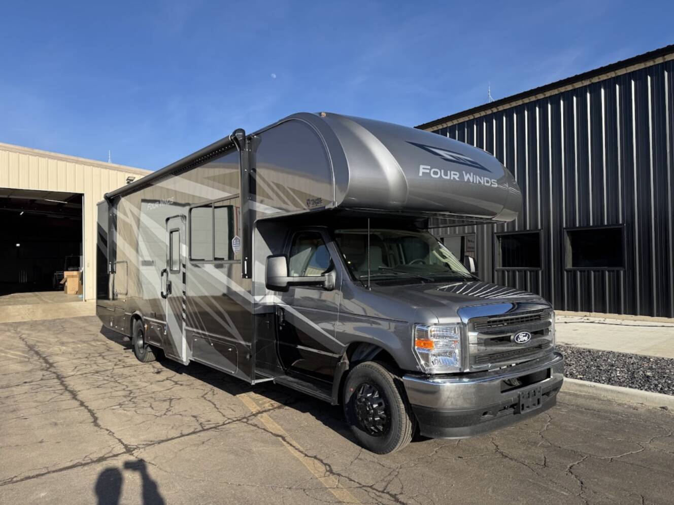A photo of this 2026 Thor Motor Coach FOUR WINDS 29K