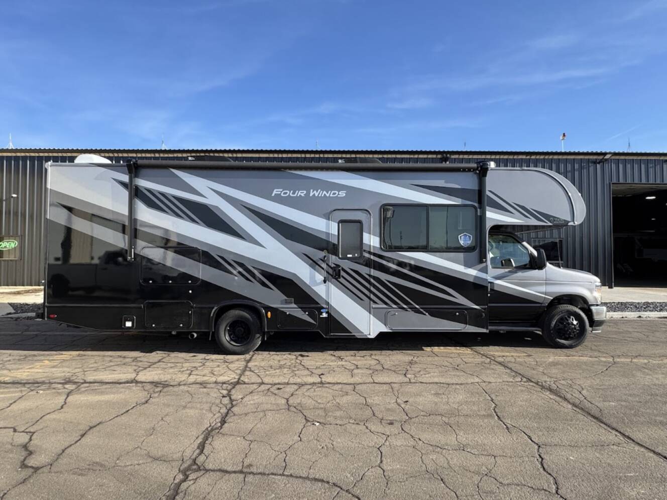 A photo of this 2026 Thor Motor Coach FOUR WINDS 29K