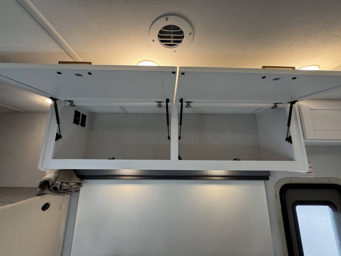 A photo of this 2026 Thor Motor Coach FOUR WINDS 29K