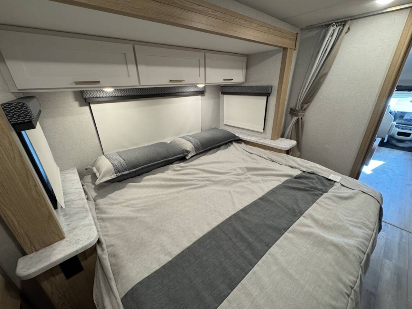 A photo of this 2026 Thor Motor Coach FOUR WINDS 29K