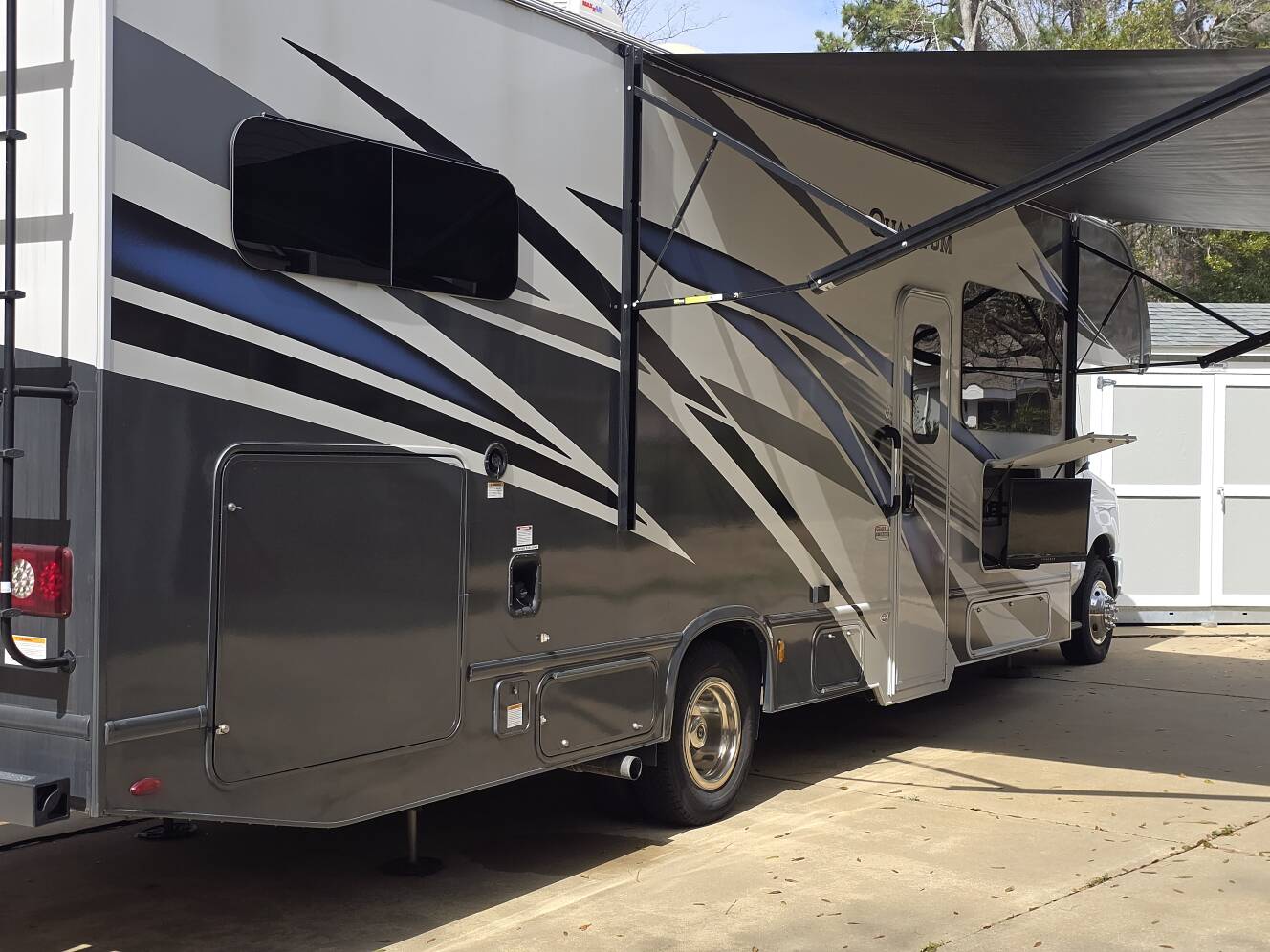 A photo of this 2023 Thor Motor Coach QUANTUM WS31