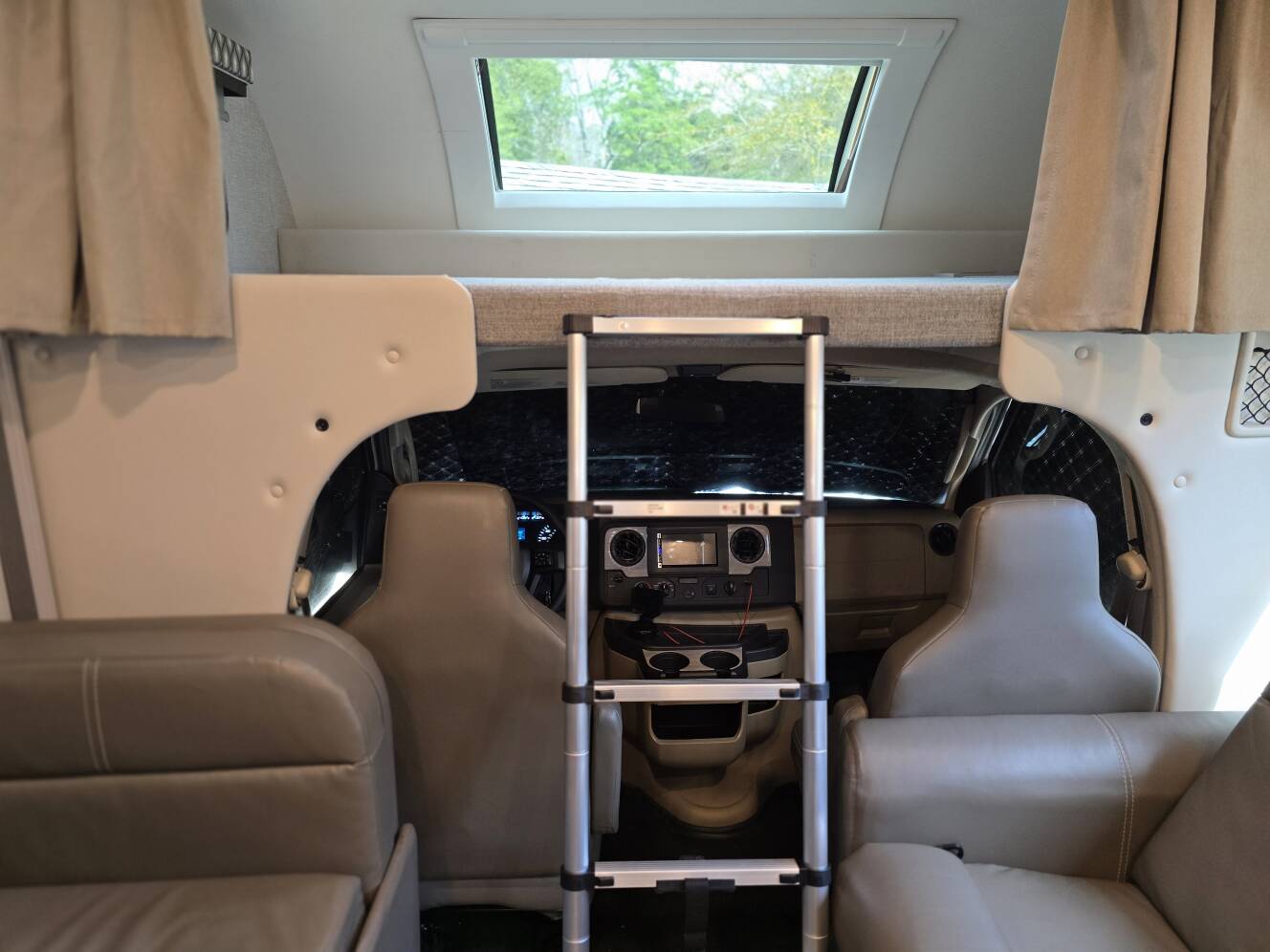 A photo of this 2023 Thor Motor Coach QUANTUM WS31