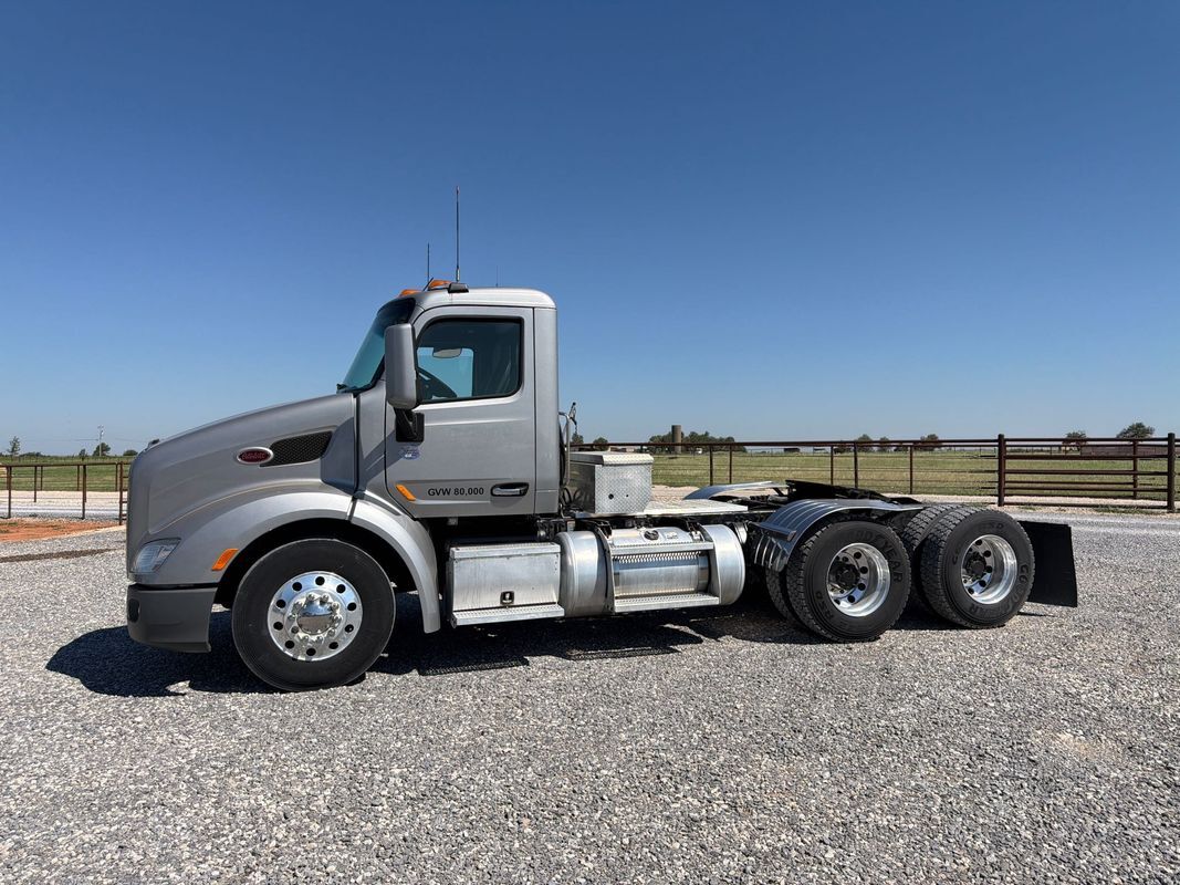 2015 PETERBILT 579 in Yukon, OK