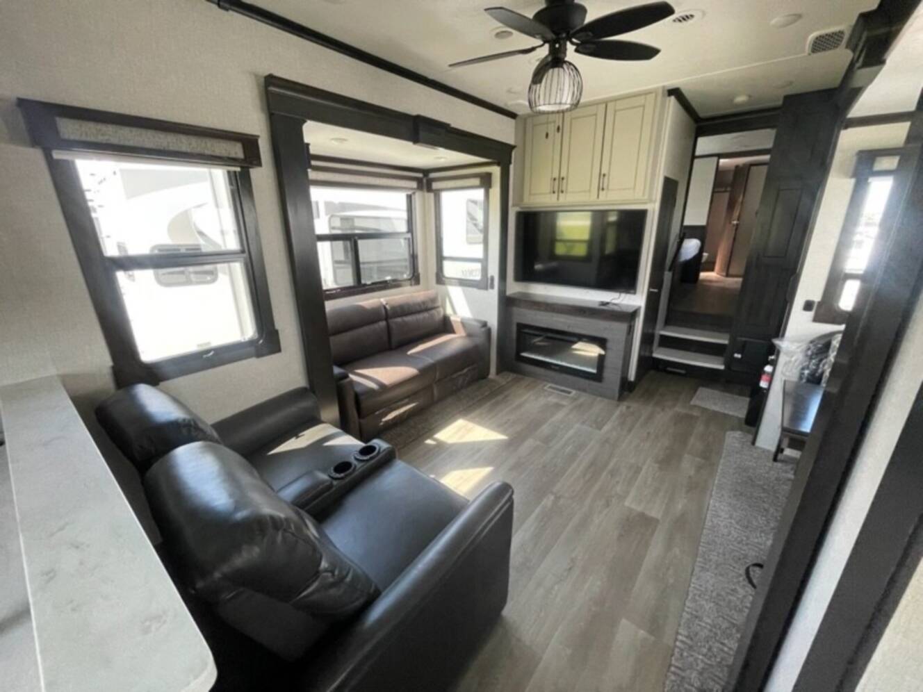 A photo of this 2021 Redwood REDWOOD 4001LK