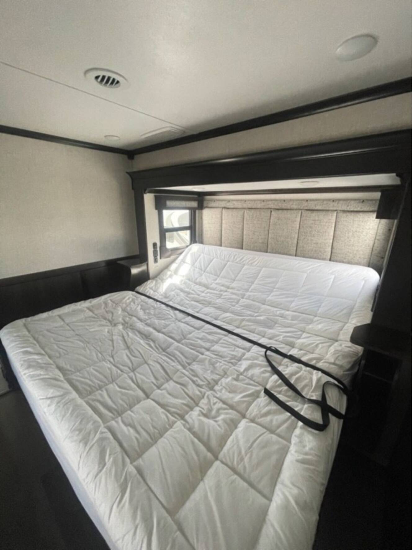 A photo of this 2021 Redwood REDWOOD 4001LK