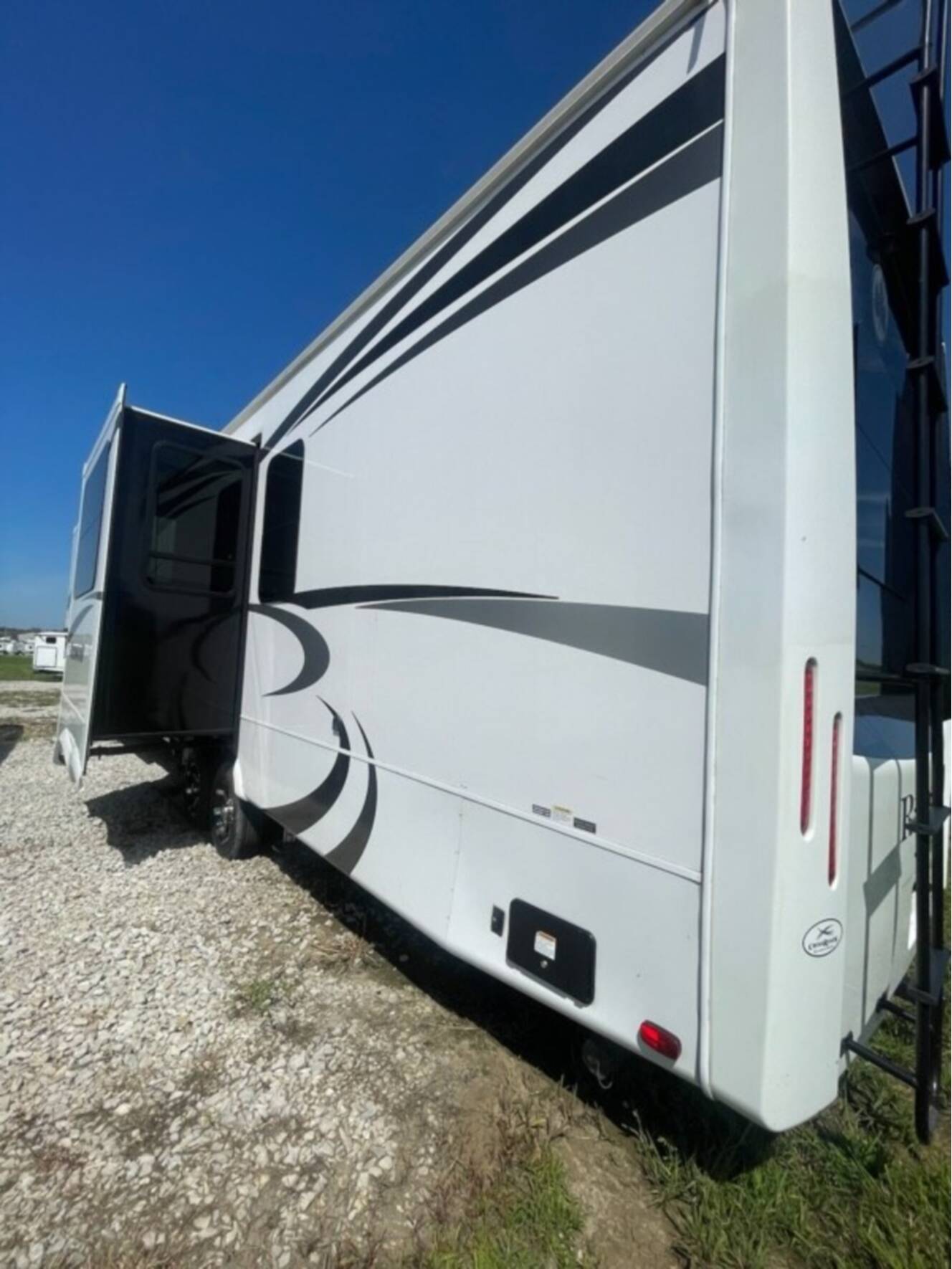 A photo of this 2021 Redwood REDWOOD 4001LK