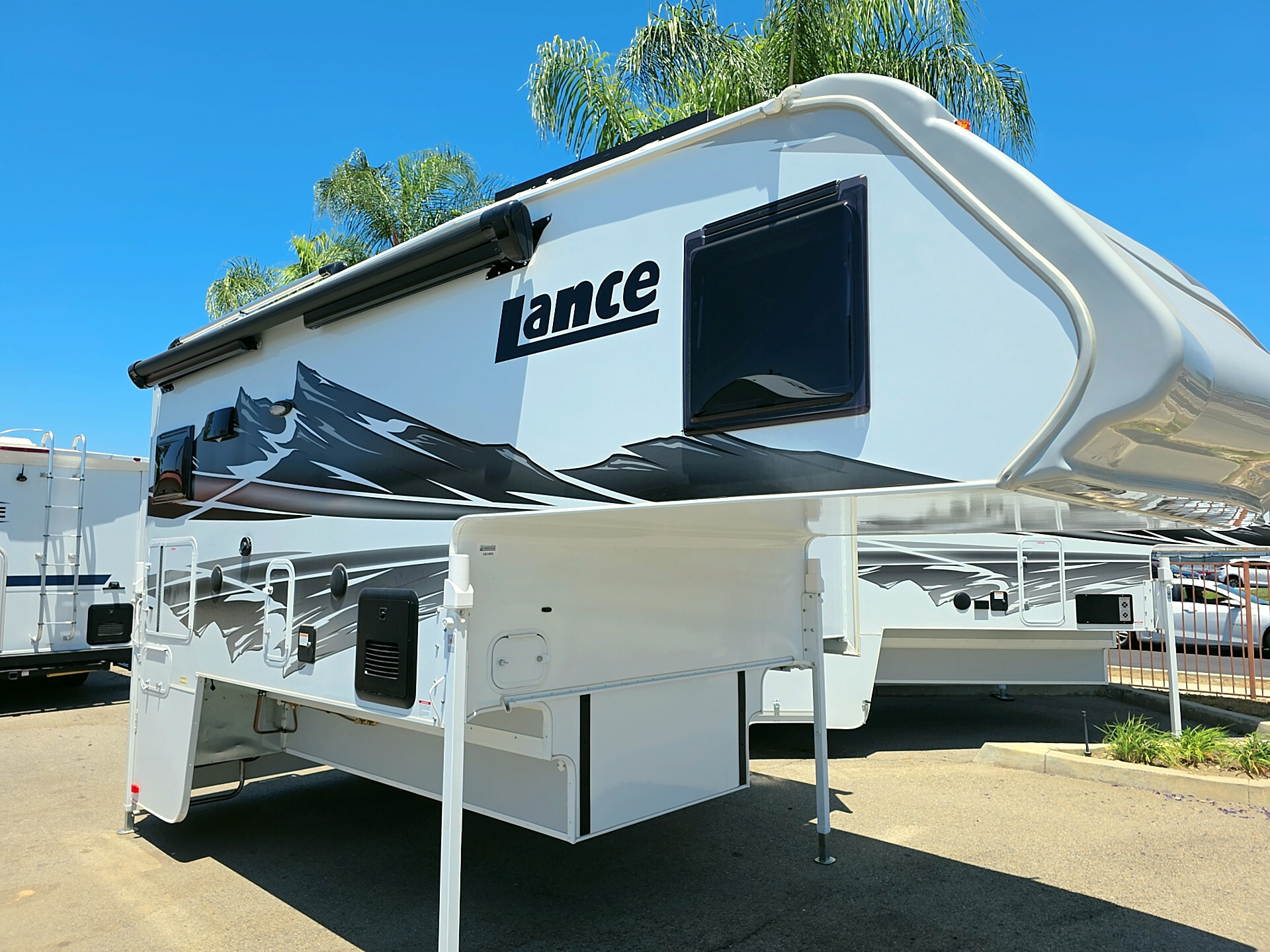 2026 Lance 975 in ontario CA
