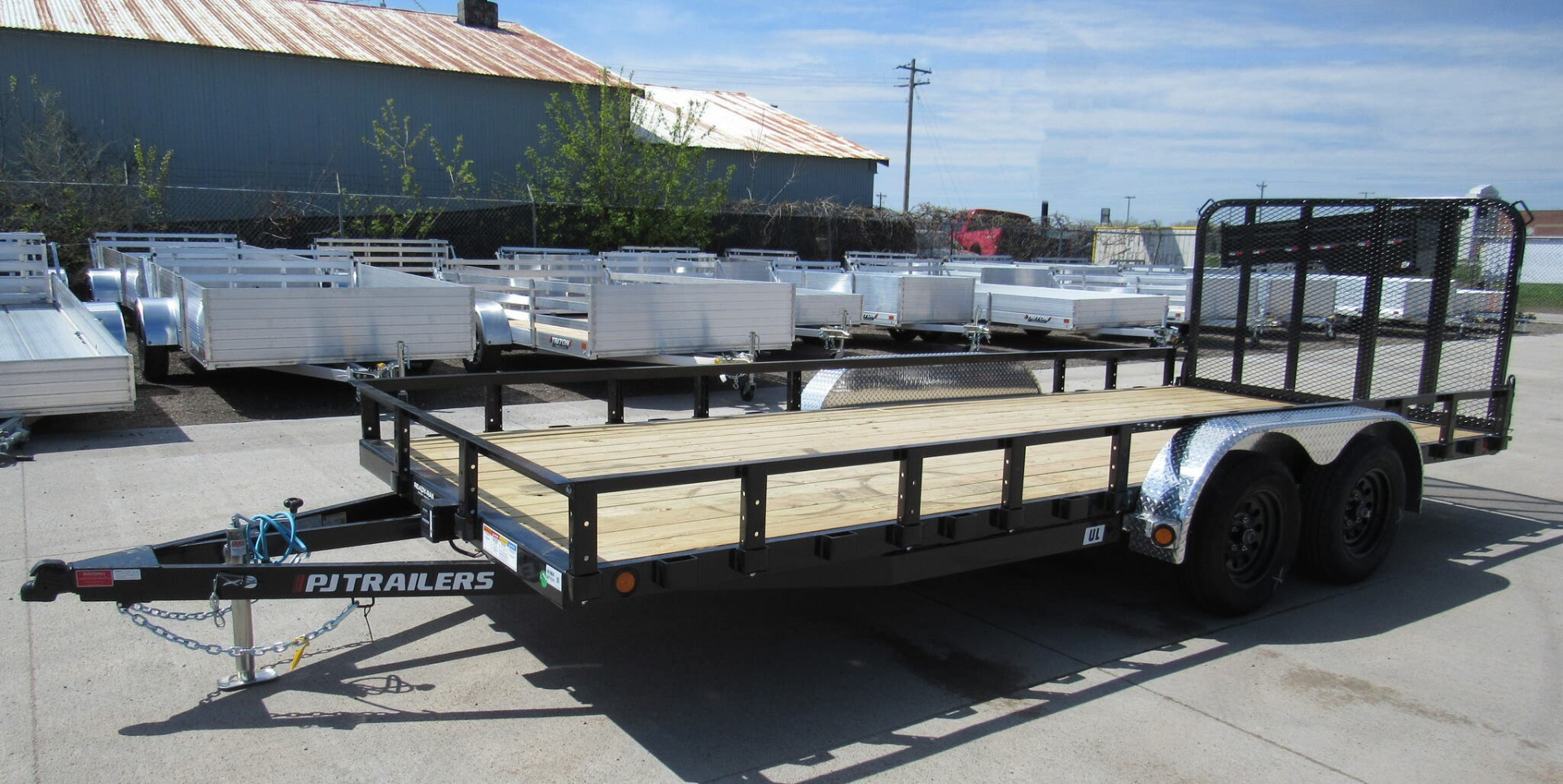 2026 PJ Trailers 83'x18ft Utility in East Bethel, MN