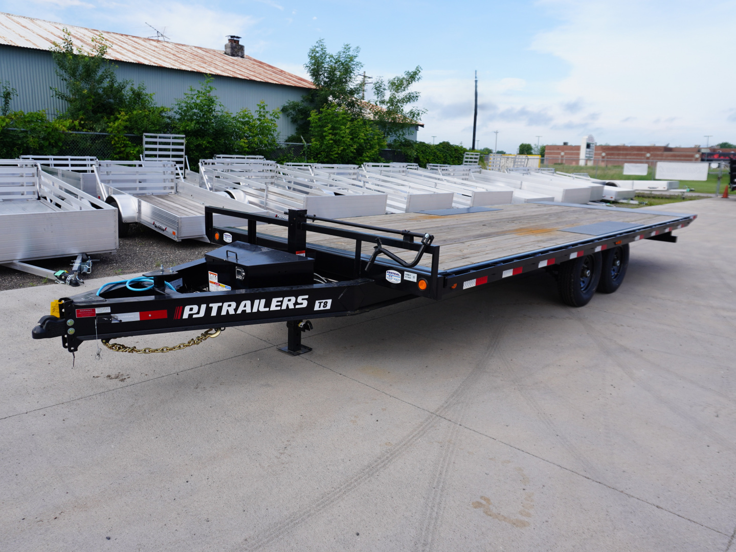 2026 PJ Trailers T8 22ft Tilt in East Bethel, MN