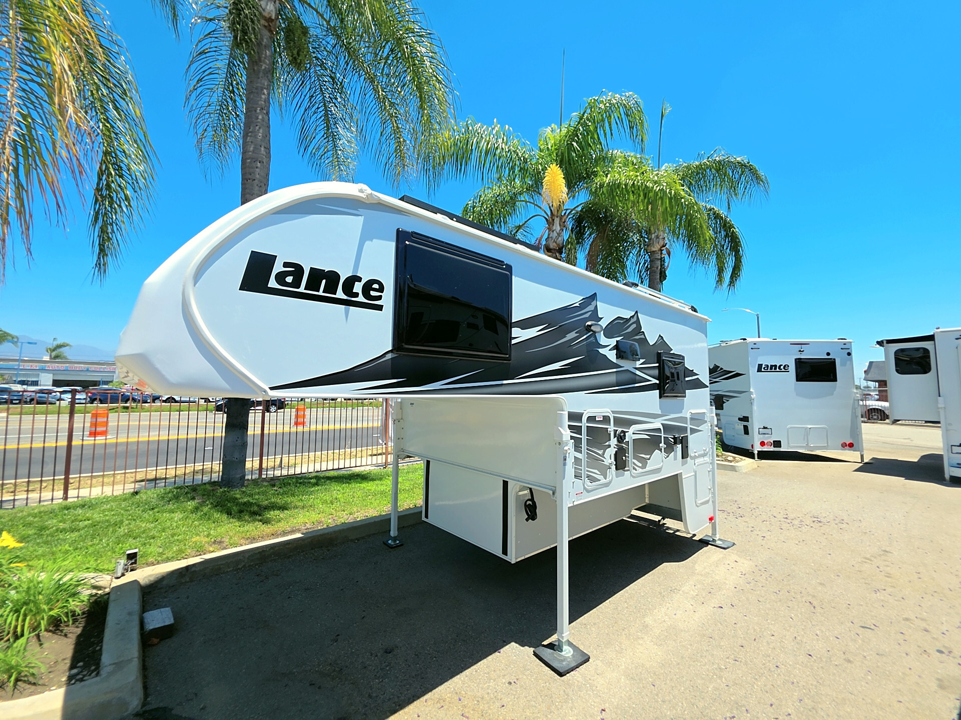 2026 Lance 825 in ontario CA