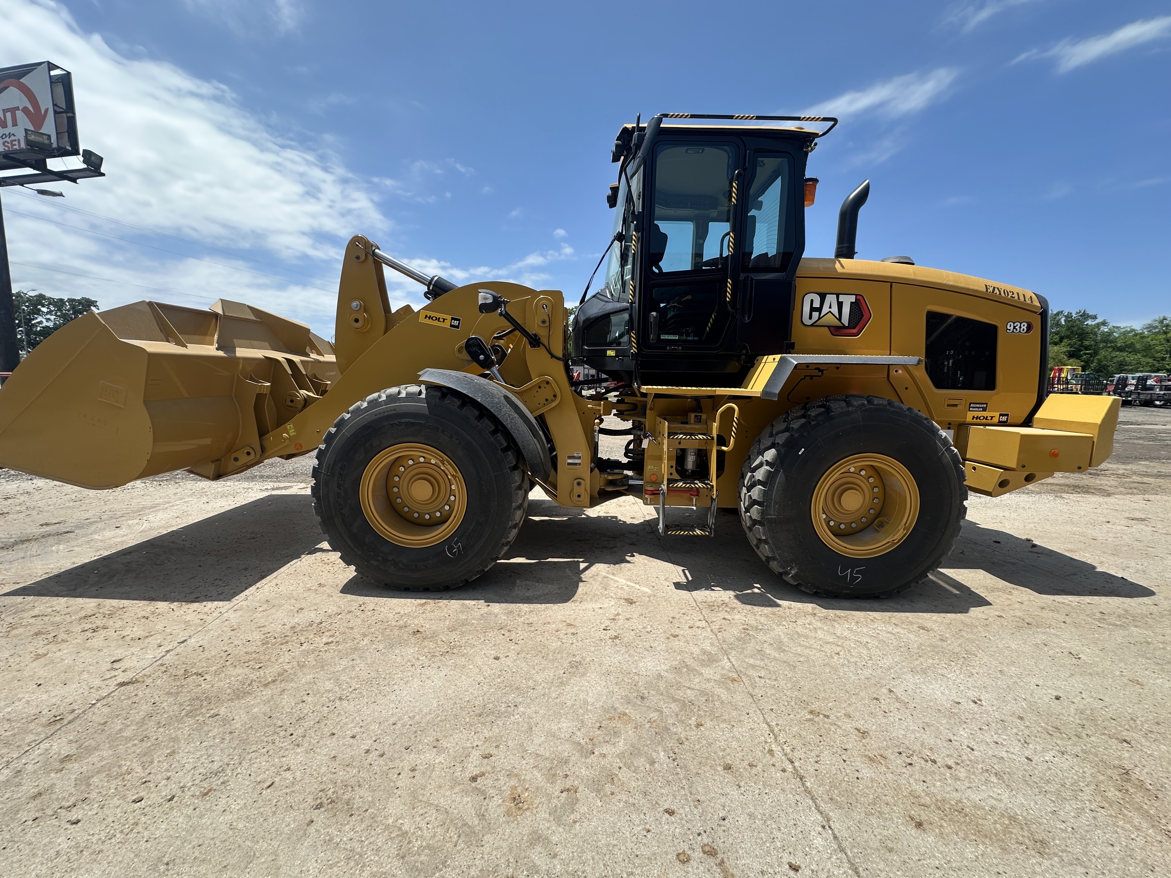 2025 CATERPILLAR 938 in Sulphur Springs, TX