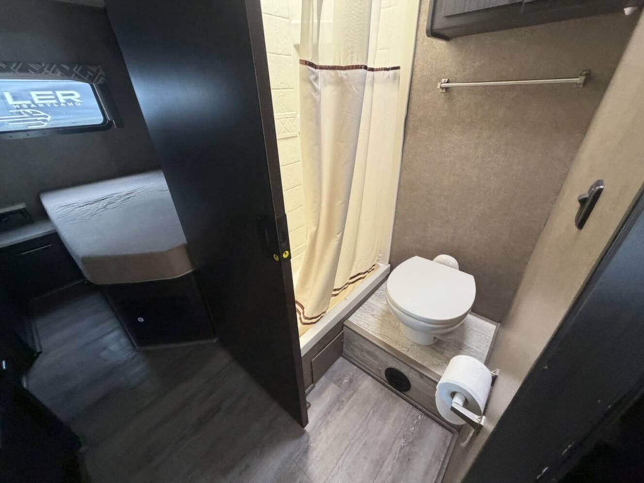 A photo of this 2018 Thor Motor Coach AXIS 25 2