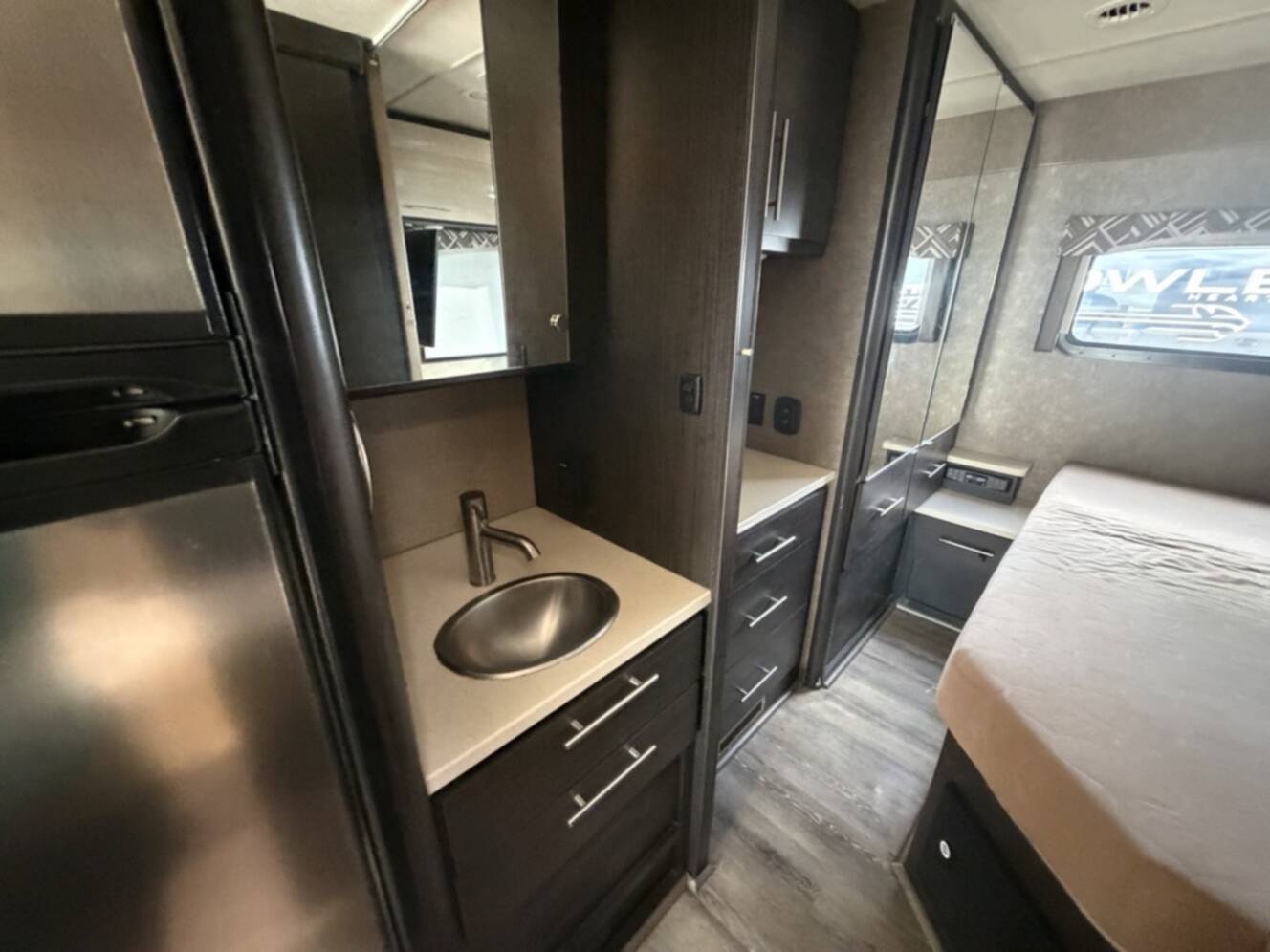 A photo of this 2018 Thor Motor Coach AXIS 25 2