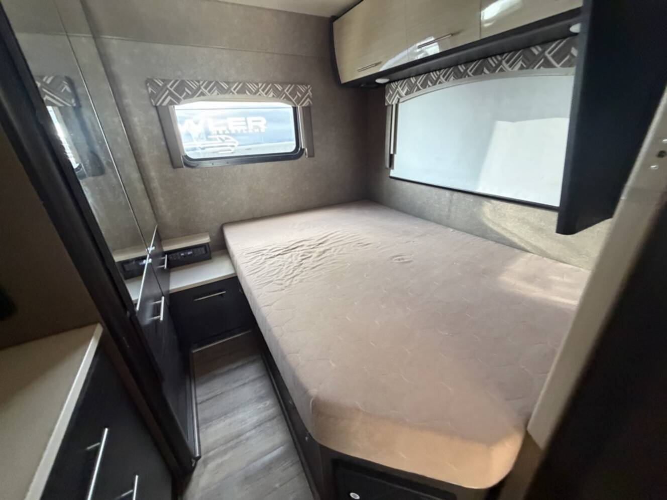 A photo of this 2018 Thor Motor Coach AXIS 25 2