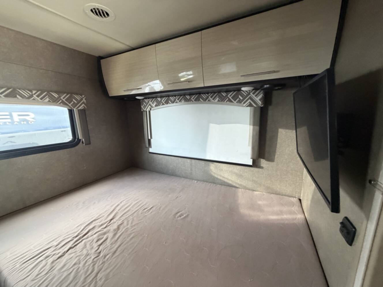 A photo of this 2018 Thor Motor Coach AXIS 25 2